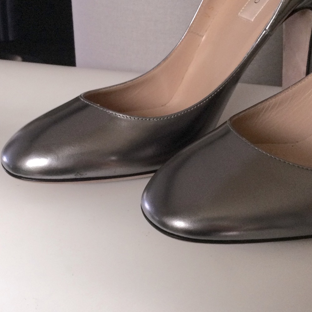 Valentino Metallic Silver Leather Block Heel Pumps - Picture 12 of 16